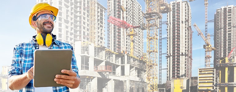 Строитель со сметой