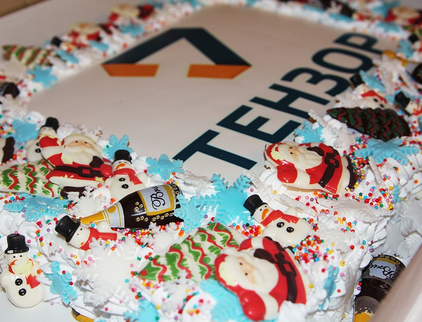 Тензор Казань: новогодний корпоратив, праздник, торт для сотрудников.