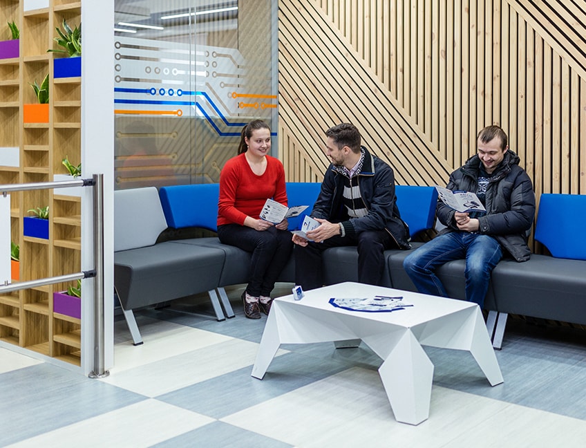 Офис Тензора в Костроме: современный холл при ресепшн.