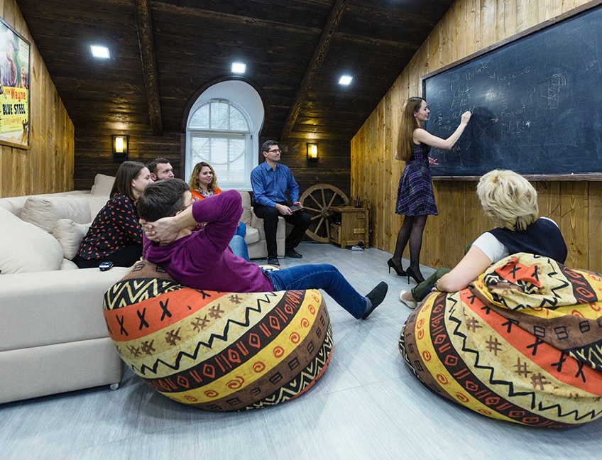 Тензор Кострома: современная переговорная комната в стиле "Вестерн", необычный дизайн переговорной.