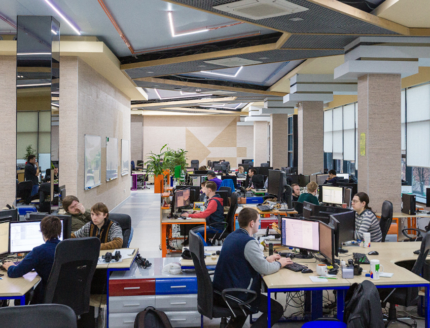 Современный OpenSpace в Тензор Ярославль. Крутые рабочие места сотрудников.
