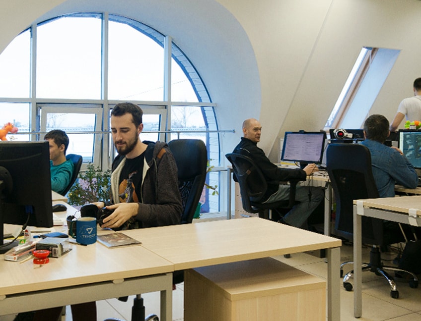 Тензор Рыбинск: современный Open Space, работа программистов.